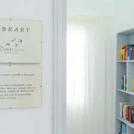 리바리 산토리니 Kamári