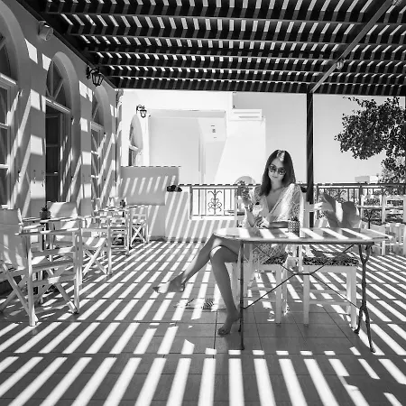 Rivari Santorini Kamári