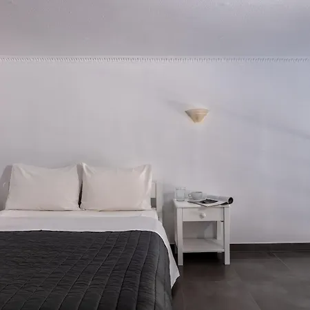 Rivari Santorini Kamári