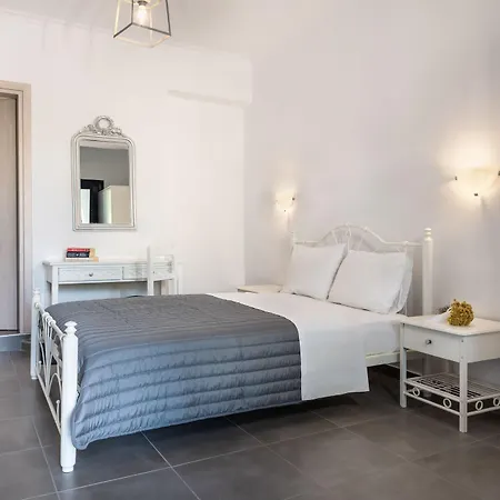 Rivari Santorini Kamári