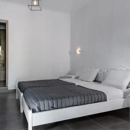 Rivari Santorini Kamári