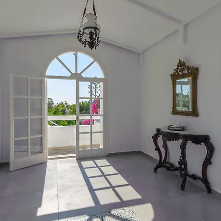ホテル Rivari Santorini Kamári
