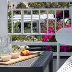Rivari Santorini Hotel Kamári