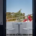 Rivari Santorini Hotel 3*
