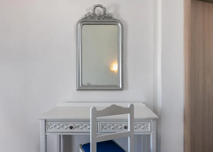 Rivari Santorini Hotel 3*